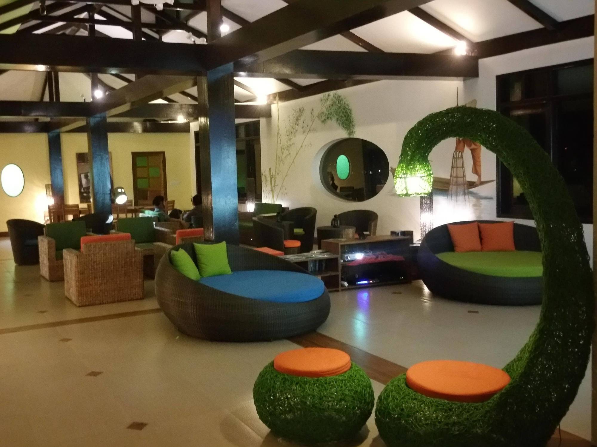 Thanakha Inle Hotel Nyaung Shwe Exterior photo
